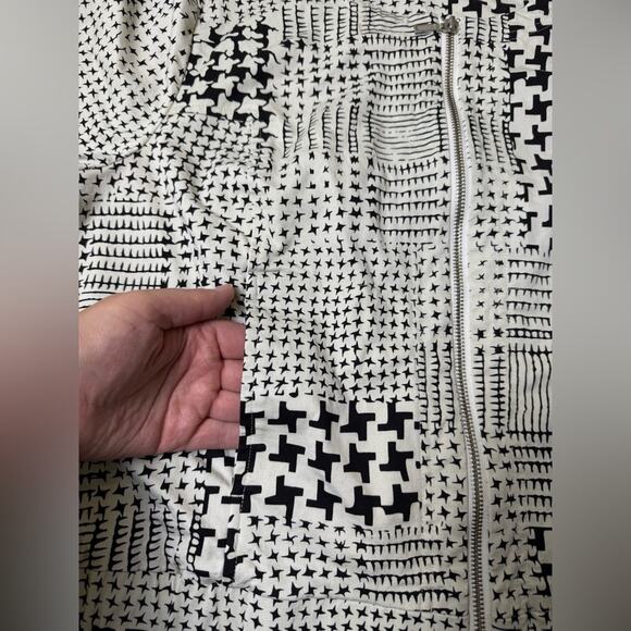 Cabi Coupe Bomber #931 Short Sleeve Black and Cream Abstract Zip Jacket Size L - Picture 14 of 14